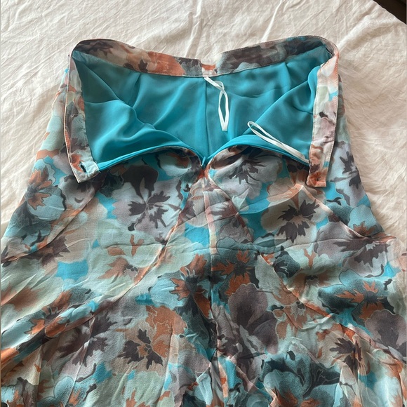 Silk Floral skirt by Manyus beautiful preloved condition - Picture 5 of 8